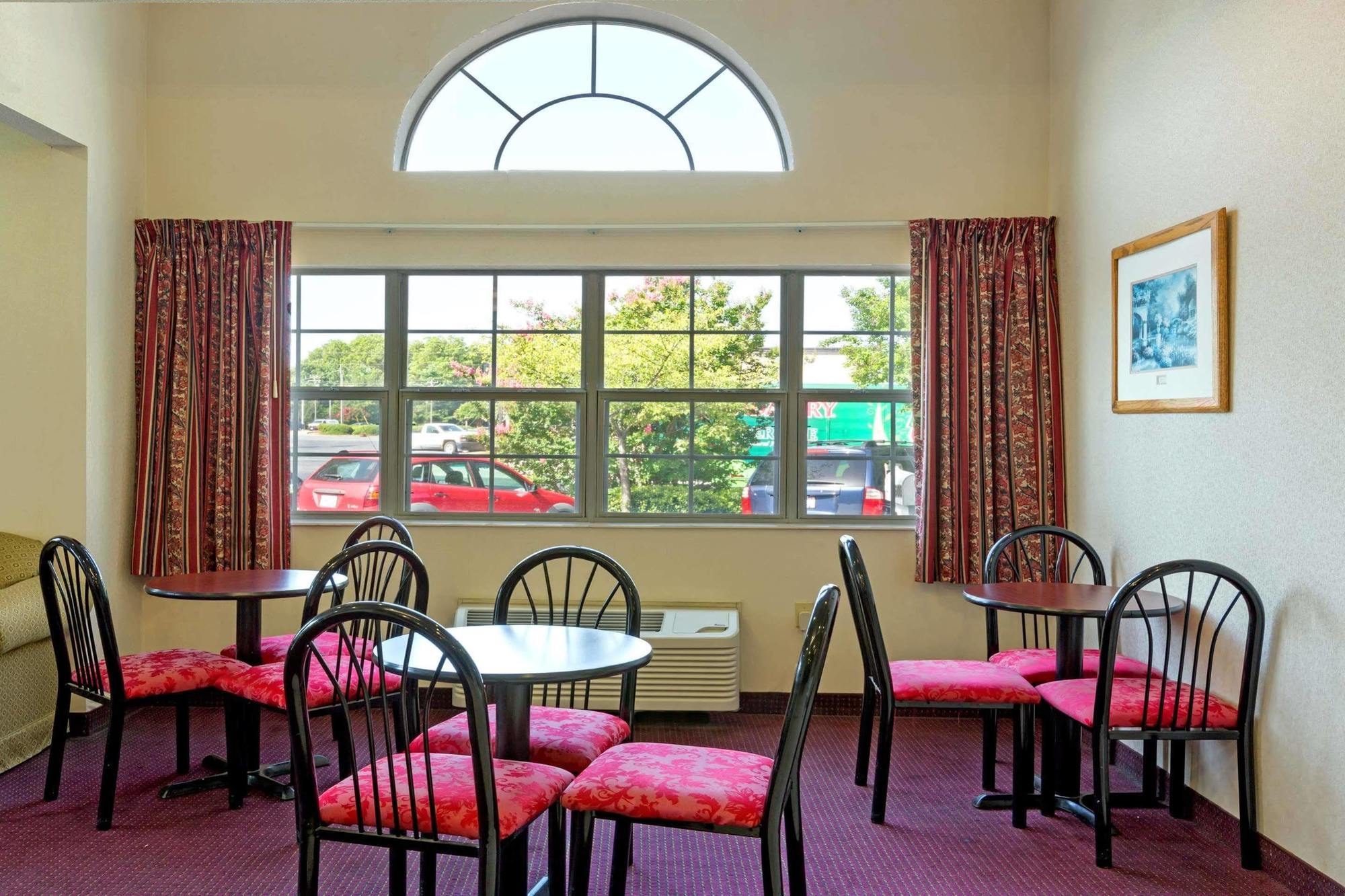 Microtel Inn & Suites By Wyndham Matthews/Charlotte Экстерьер фото
